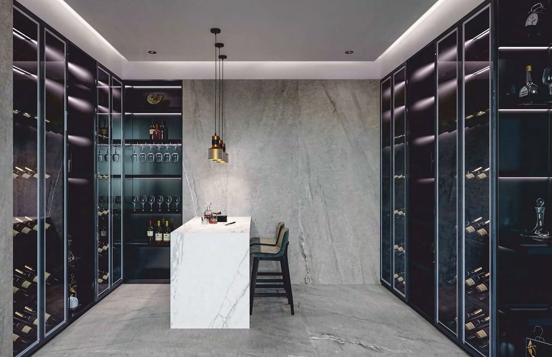Cubierta de cocina de porcelanato blanco tipo mármol con isla central y taburetes de madera